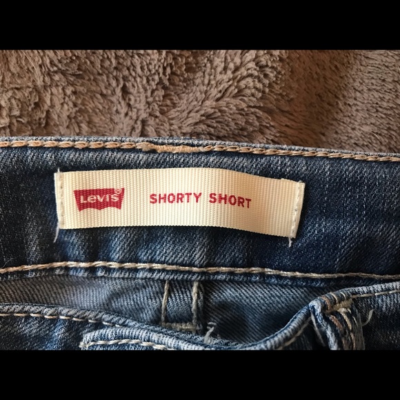 Girls Levi’s shorts size 14 - Picture 3 of 3